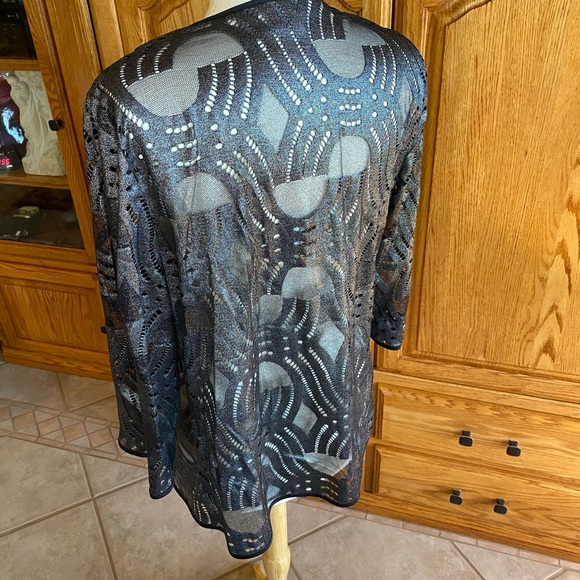 Chico’s size 2 throw over. Like new! - Picture 8 of 10